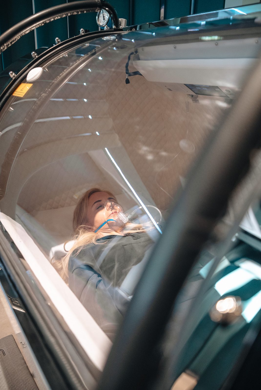 A relaxing oxygen therapy session inside the AeroVita F85 chamber