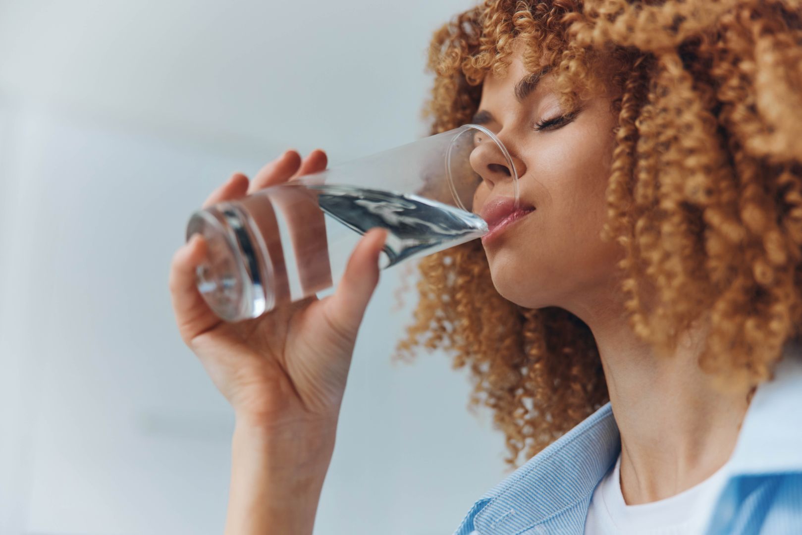 Drinking water as part of a daily hydrogen hydration routine