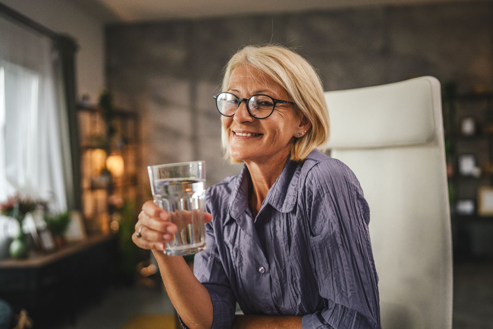Hydrogen water generator providing antioxidant-rich hydration in a wellness facility