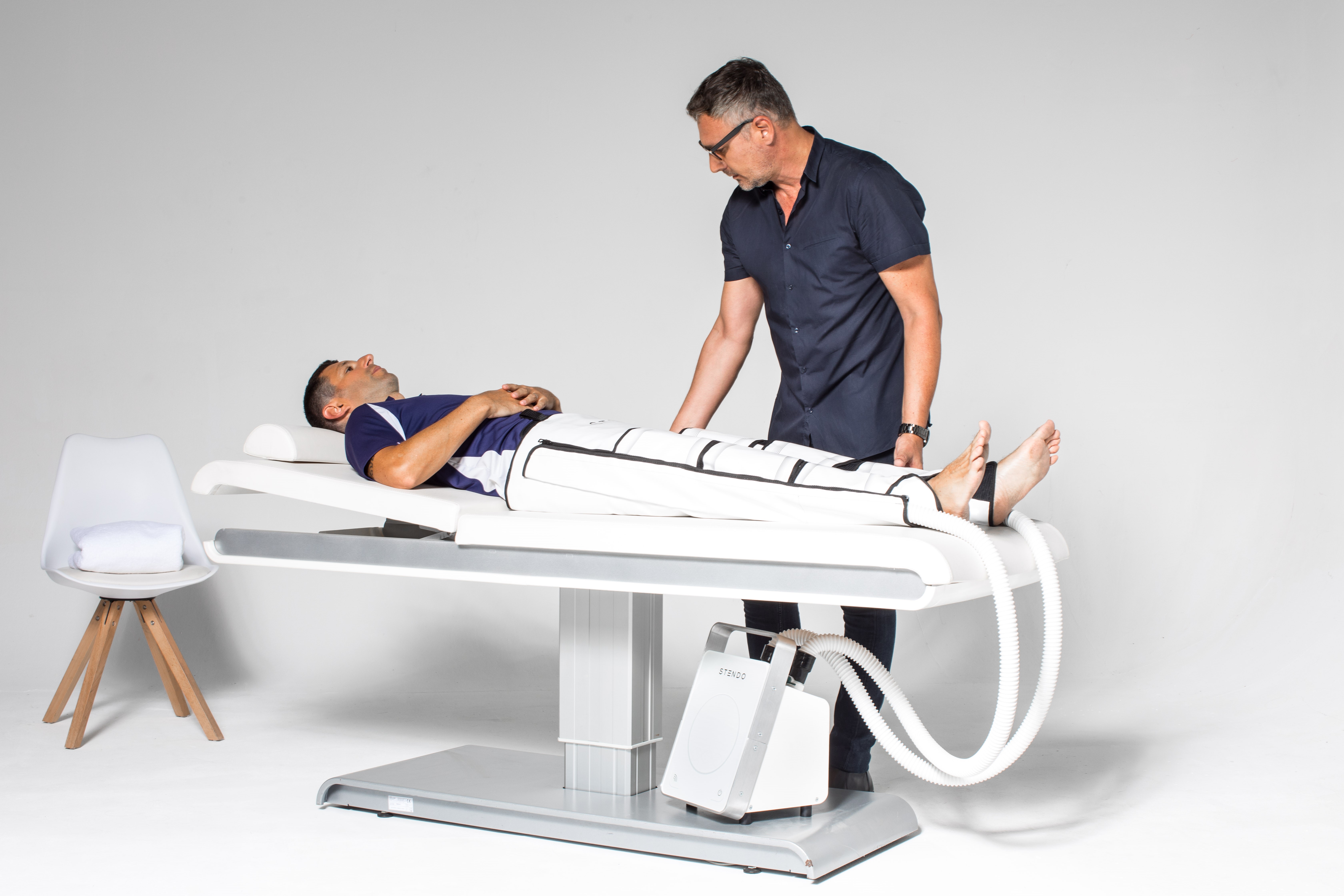 STENDO BODY V4 vascular-therapy session in progress